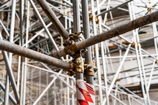 closeup-of-scaffolding-on-the-building-min
